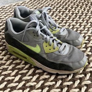 Nike Air Max 90 Shoes Size 9.5